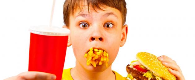 Ребенка рвет едой. Почему ребенка тошнит после еды? Симптомы возможных заболеваний