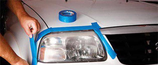 كيفية تنظيف المصابيح الأمامية للسيارة البلاستيكية.  كيف يتم تلميع المصابيح الأمامية البلاستيكية في المرآب؟  ما تحتاجه لتنظيف المصابيح الأمامية هو زوج من المغناطيسات ومجموعة من المفكات