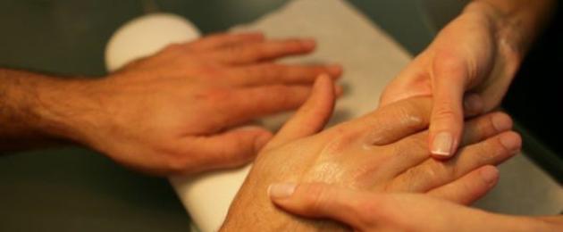 Как правильно массировать пальцы рук. Как делается массаж кистей рук и пальцев? Падения о стену