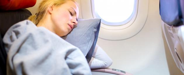 Самолет где можно спать лежа. Как спать в самолете: советы
