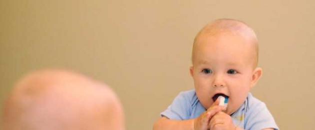 Lavare i denti di un bambino di 2 anni.  A che età lavarsi i denti, come insegnare a un bambino a lavarsi i denti