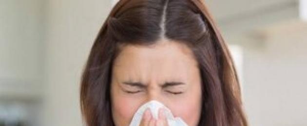 Unguenti antivirali per il naso.  Trattamento del comune raffreddore (rinite) con otite media