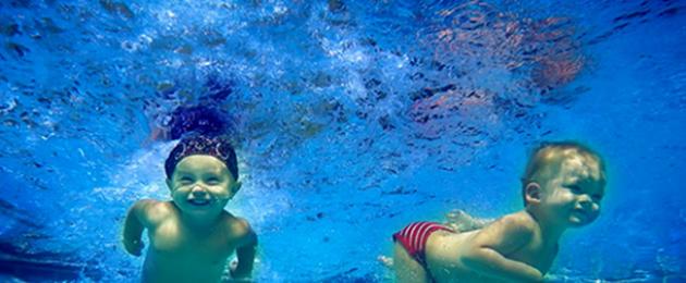 Грудничковое плавание. Учим грудничка плавать и нырять: как и когда начинать занятия с новорожденными дома в ванне
