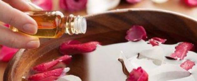 Розовое масло для лица. Какое действие оказывает? Что известно о полезных свойствах масла розы