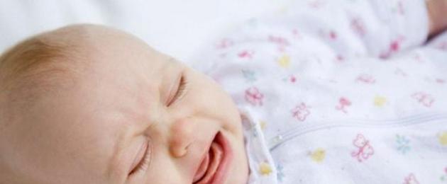 Il bambino dorme poco durante il giorno, ragioni per cosa fare.  Il bambino non dorme bene