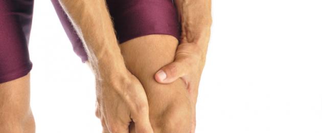 Dolore muscolare alla gamba sotto il ginocchio.  Muscoli delle gambe doloranti sotto le ginocchia