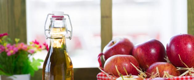Come fare l'aceto di mele in casa utilizzando acqua, zucchero e lievito.  Il trattamento con aceto di mele è controindicato