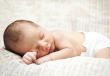 I motivi principali per cui un bambino può essere capriccioso e non dormire tutto il giorno e avere difficoltà ad addormentarsi