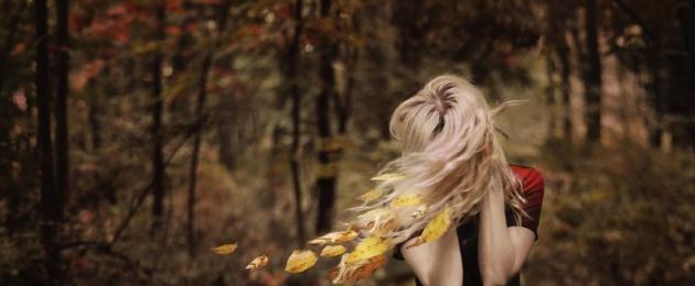 Почему осенью выпадают волосы. Почему осенью выпадают волосы и как лечить выпадение волос Что делать если осенью выпадают волосы