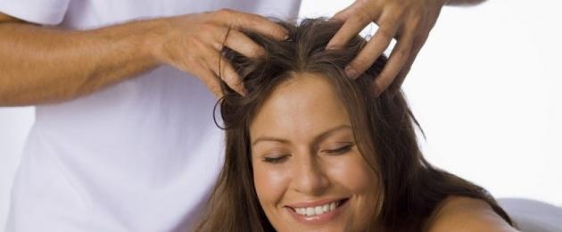 Come massaggiare la testa per accelerare la crescita dei capelli.  Massaggio alla testa con spazzola