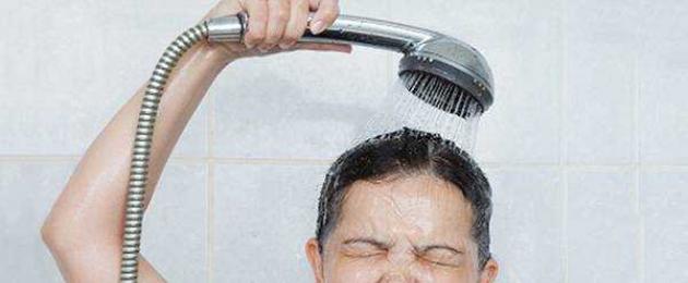 È pericoloso lavare i capelli con acqua fredda.  Vale la pena lavarsi i capelli in acqua fredda e quali sono le conseguenze?  Che è meglio: acqua calda o fredda