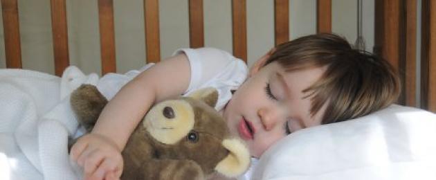 Как приучить ребенка ложится раньше спать. Сон новорожденного