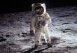 A proposito, riguardo alla prima frase pronunciata da Armstrong sulla luna