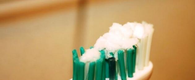 Как можно очистить зубы в домашних условиях. Как отбелить зубы дома, не повреждая эмаль? Эффективные способы против пожелтения зубной эмали